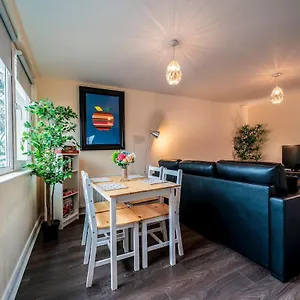 1 Bd In Historical W Close To Centre Belfast
